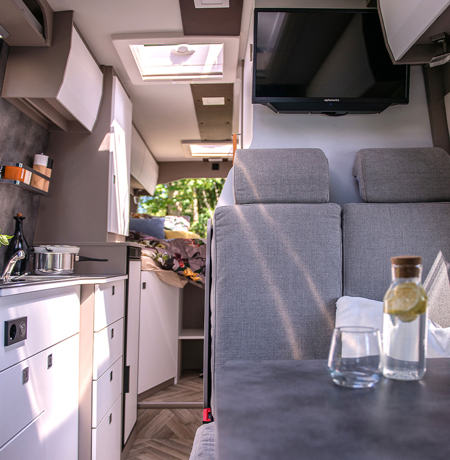 Engel Caravaning Marke Yucon interieur wohnraum wohnmobil