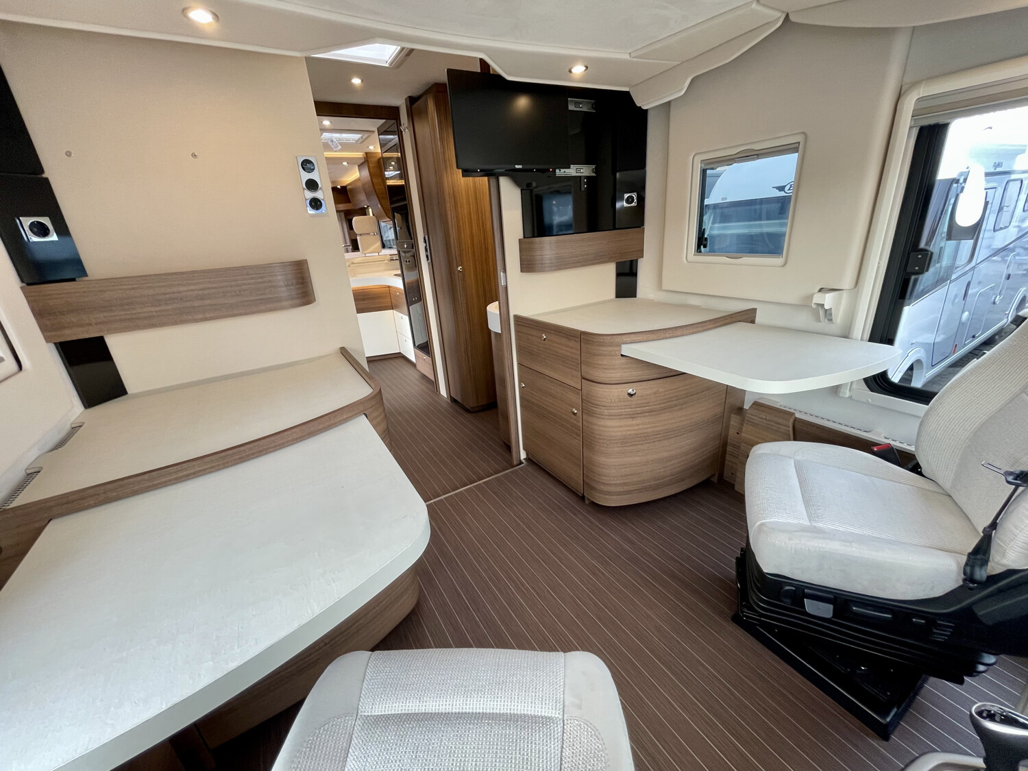 ausziehbare tische tv sitzbereich concorde carver 890 rrl