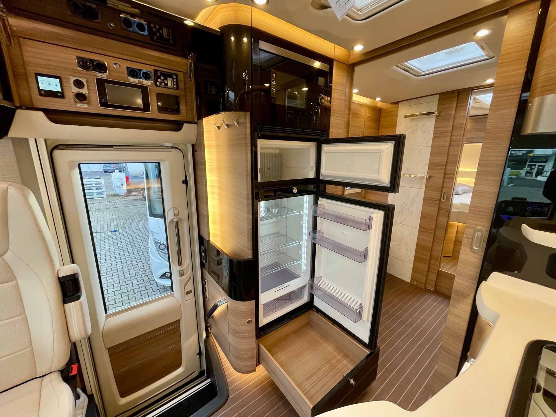 caravan luxus concorde charisma 860 li interieur kuehlschrank