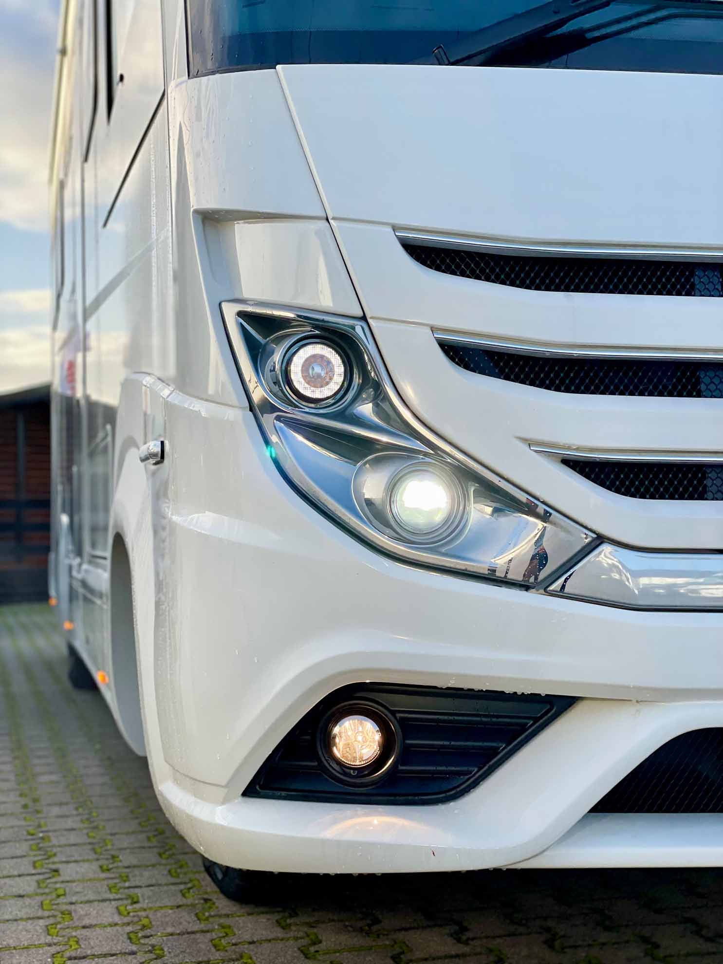 concorde charisma 860 li nahaufnahme scheinwerfer