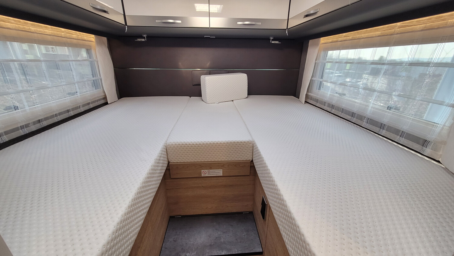 dethleffs globetrotter xxl a 9000 2 eb bett wohnmobilvermietung bei frankfurt