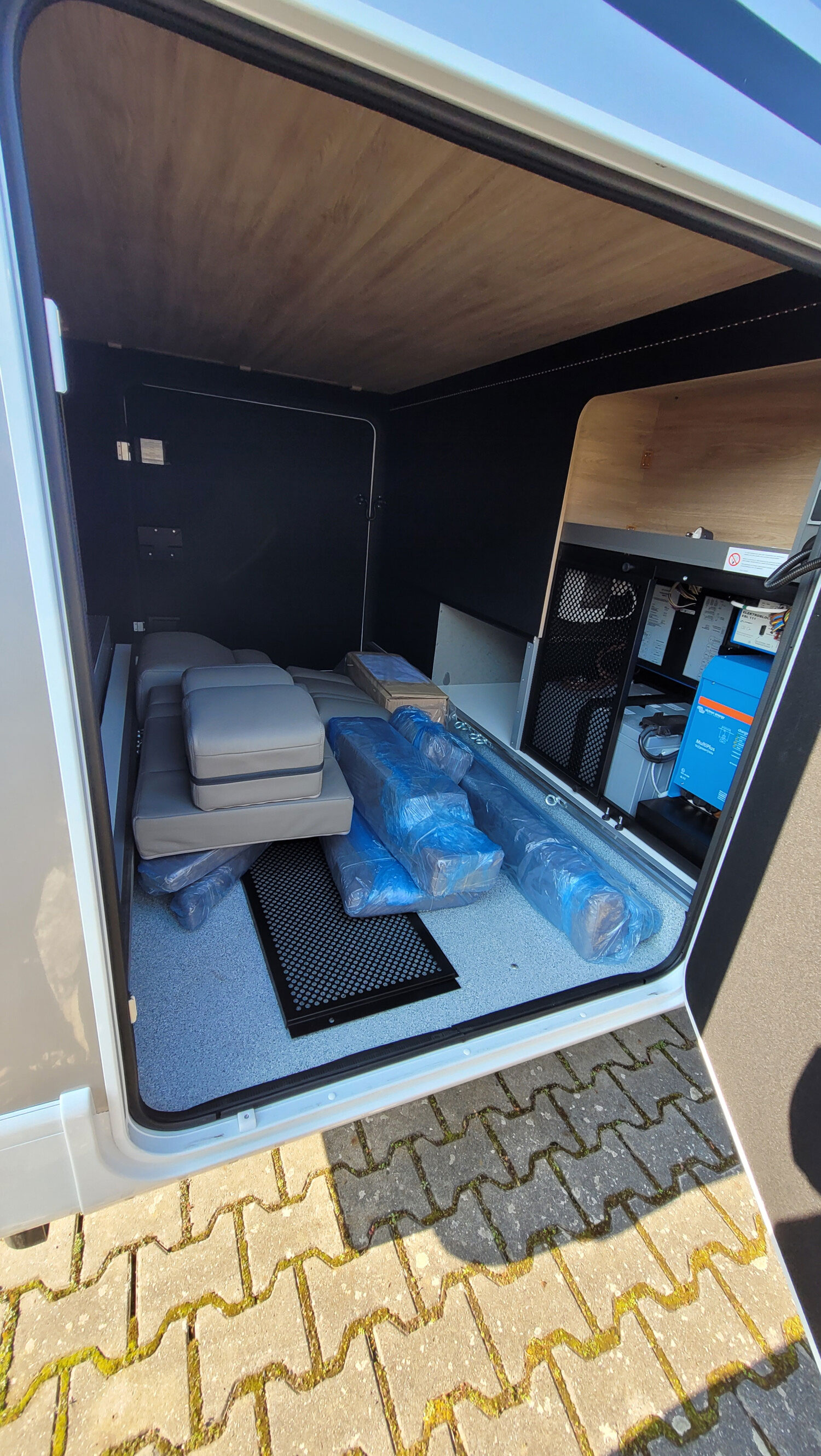 dethleffs globetrotter xxl a 9000 2 eb stauraum