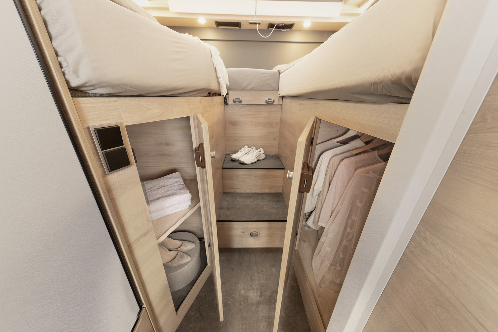 dethleffs i 4 active interieur kleiderschrank