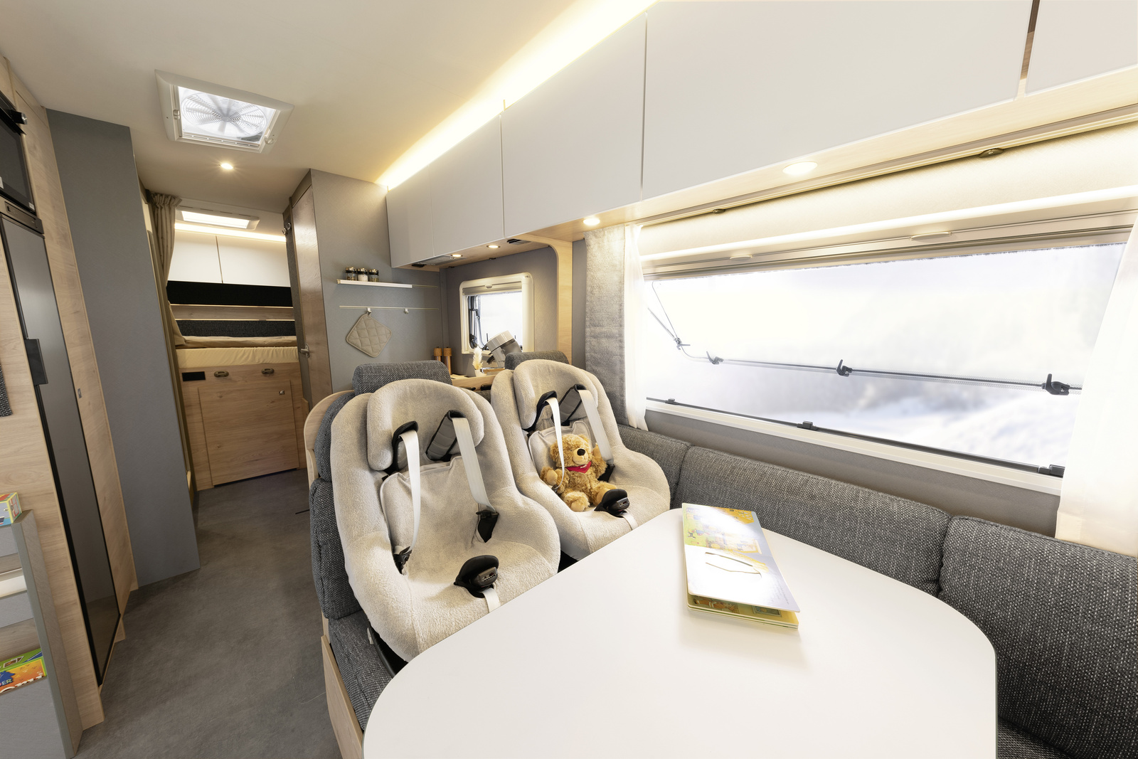 dethleffs xl family a 7872 2 interieur kindersitz sitzgruppe