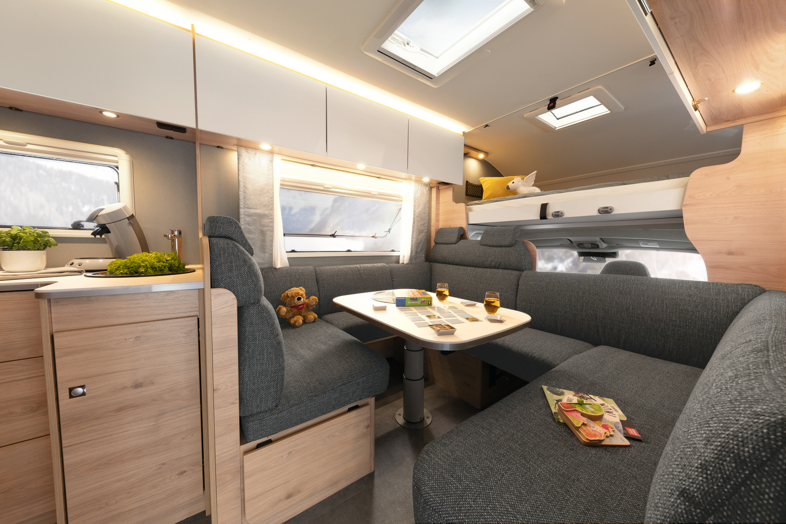 dethleffs xl family a 7872 2 interieur sitzgruppe