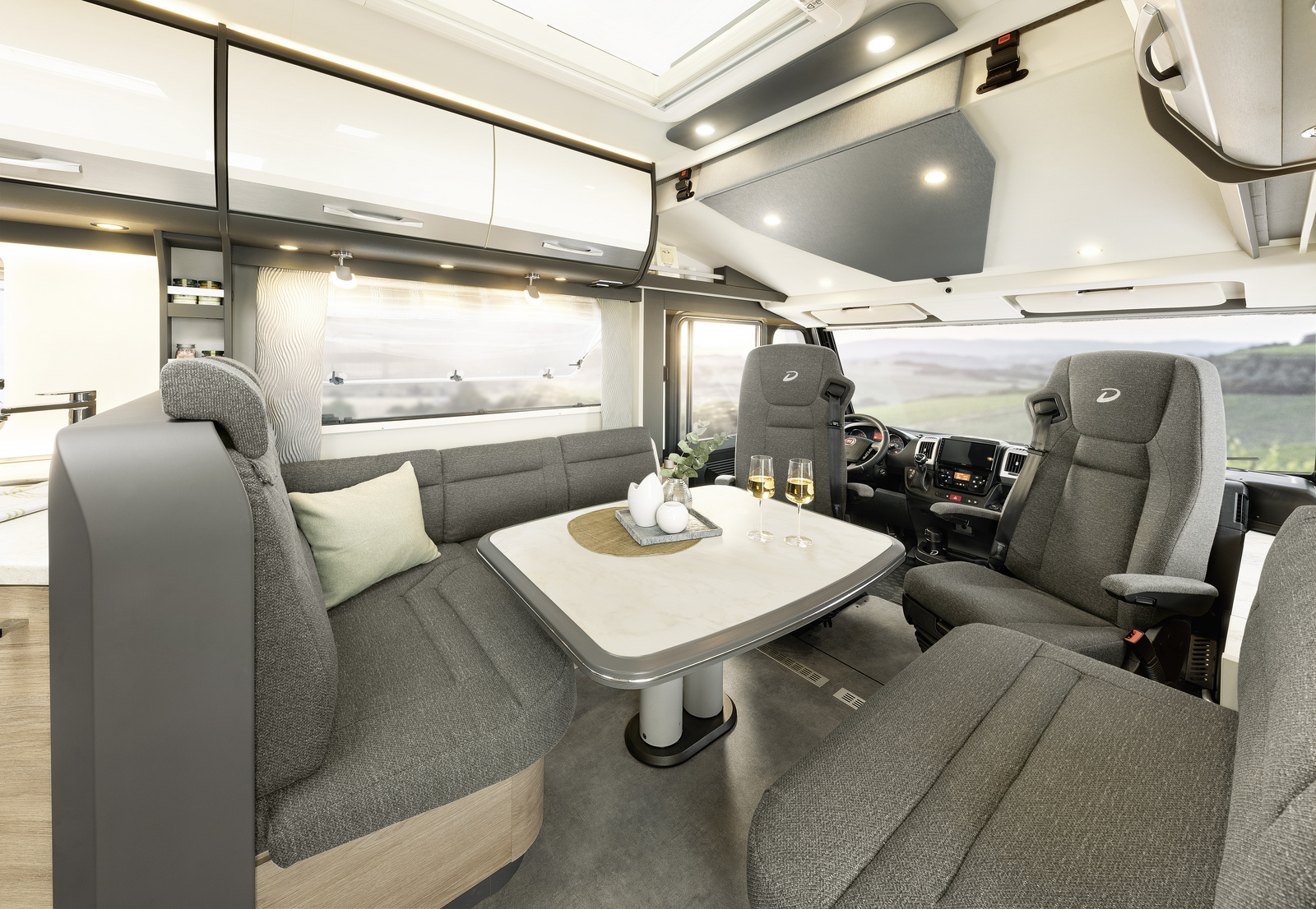 dethleffs xl i 7850 2 eb interieur sitzgruppe