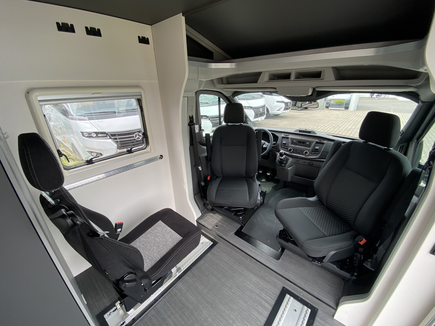 dethleffs yoka go t 1 interieur sitzen