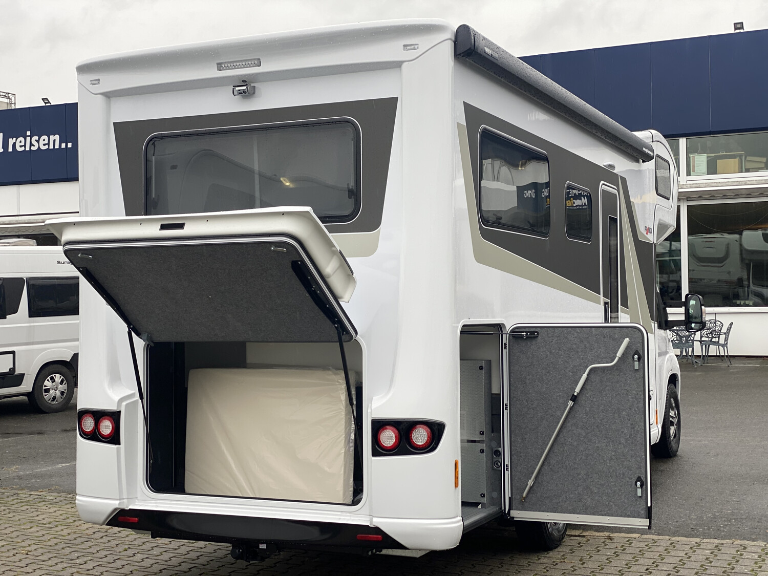 frankia f line a 740 plus stauraum heck