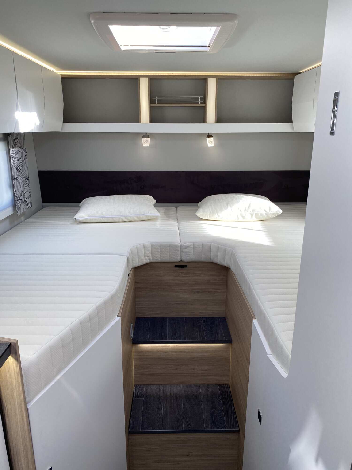 frankia neo mt 7 gdk blackline bett wohnmobil bis 3 5 tonnen mieten