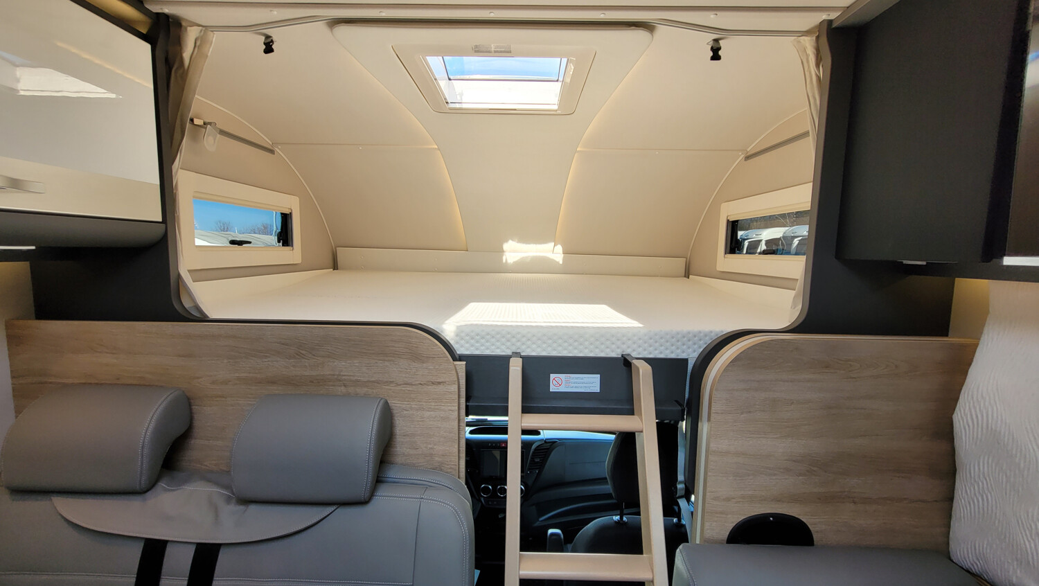 hubbett dethleffs globetrotter xxl a 9000 2 eb wohnmobilverleih friedberg