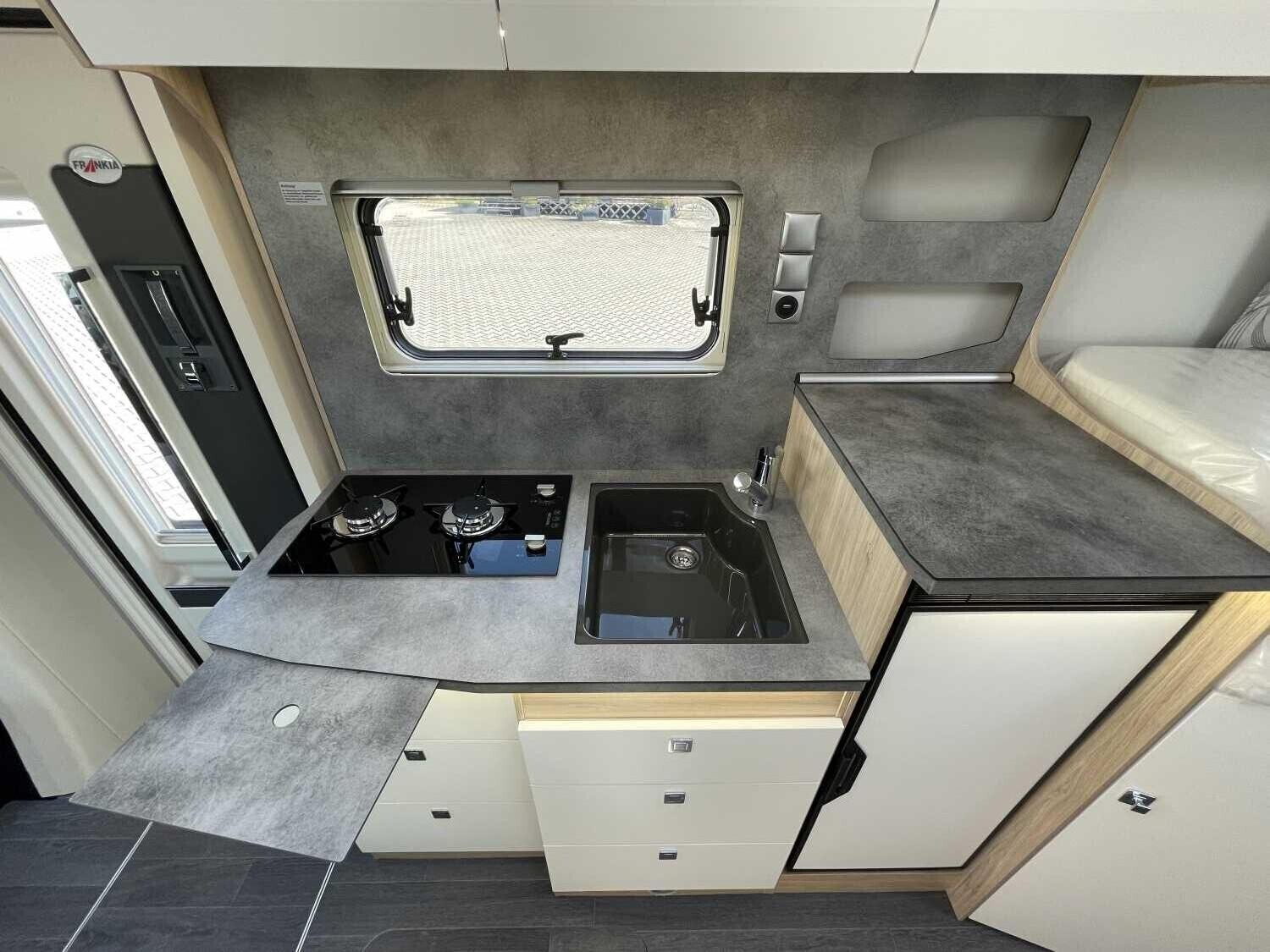 kueche her spuele frankia neo mt 7 gdk blackline miet wohnmobil engel caravaning frankfurt