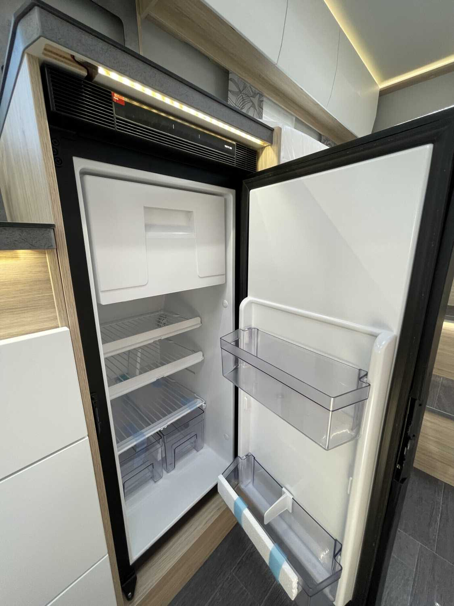 kuehlschrank frankia neo mt 7 gdk blackline