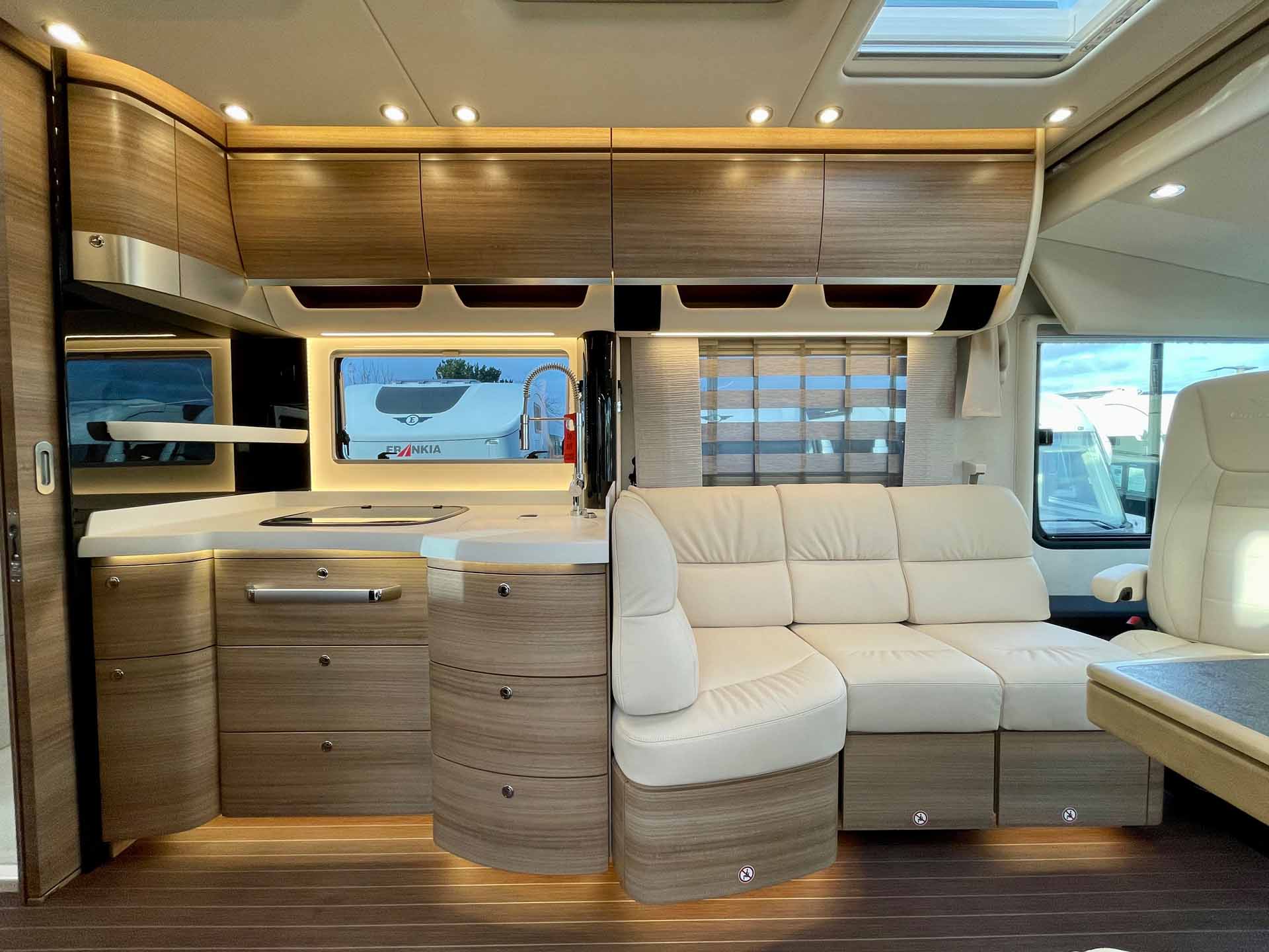 luxus liner concorde charisma 860 li interieur kueche sitzgruppe