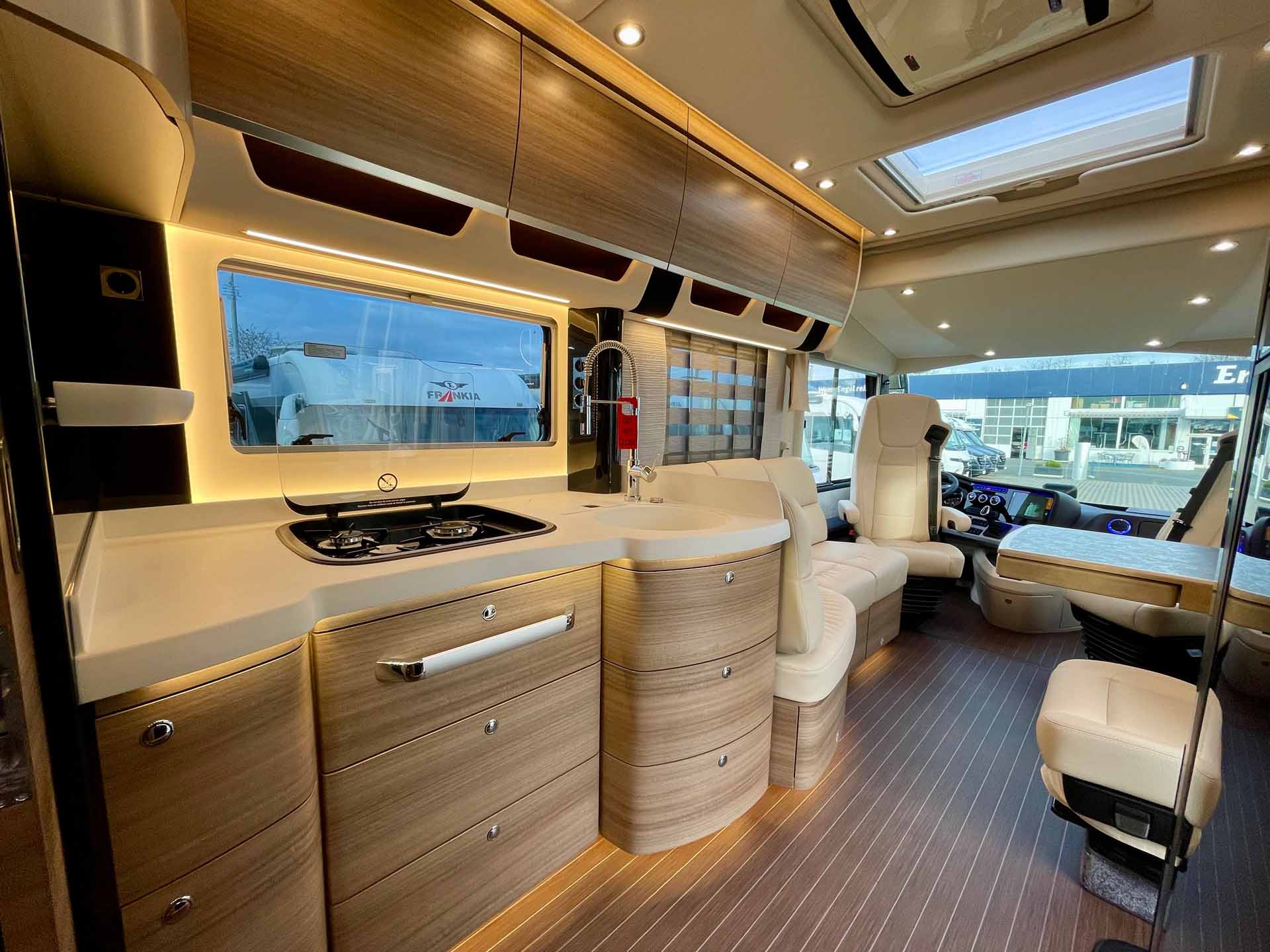 luxuswohnmobil concorde charisma 860 li wohnraum