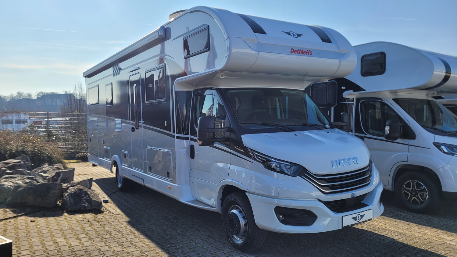 premium wohnmobil mieten 6 personen dethleffs globetrotter xxl a 9000 2 eb exterieur