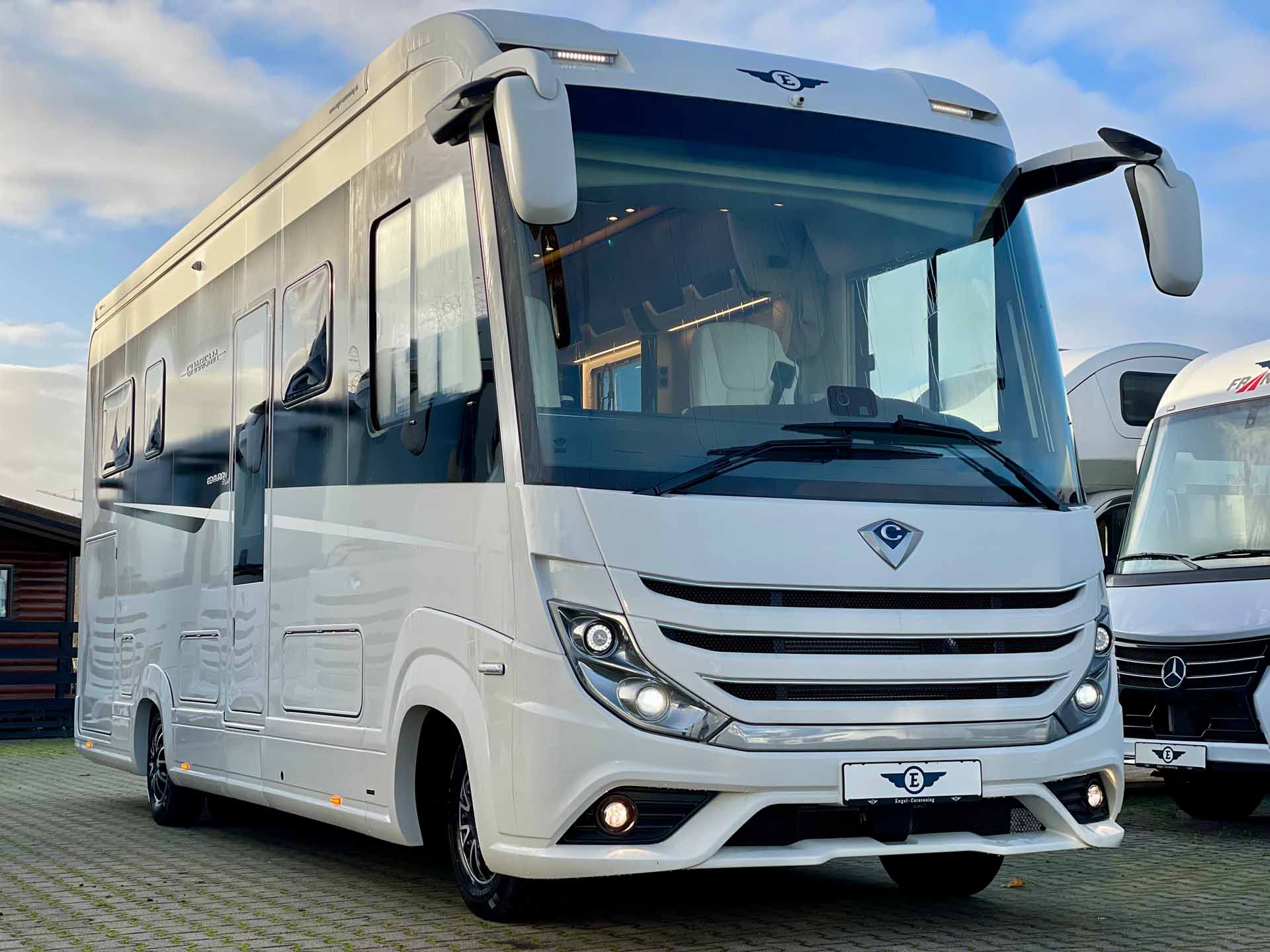 premium wohnmobil mieten concorde charisma 860 li exterieur