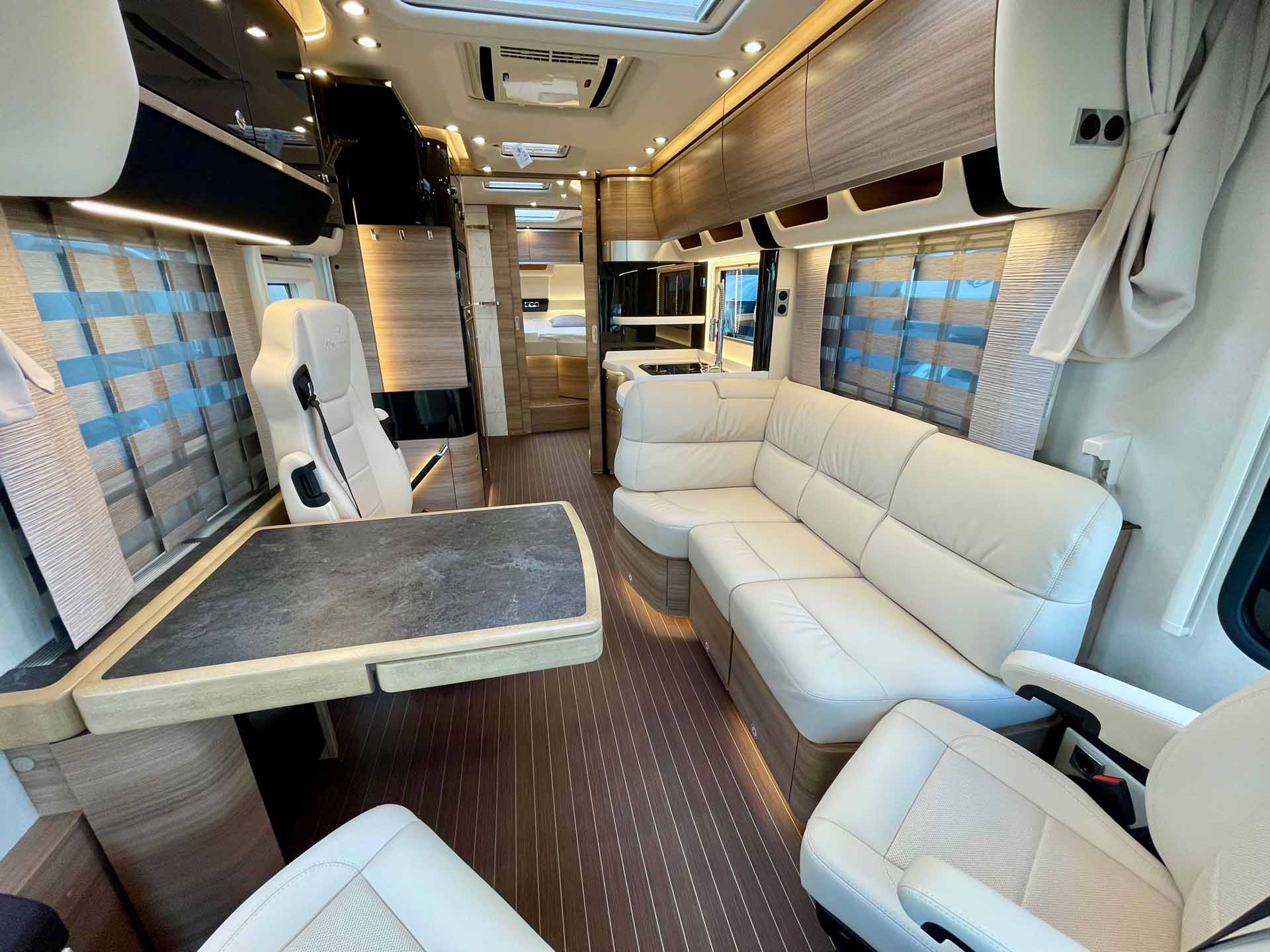 wohnmobil luxusklasse concorde charisma 860 li interieur sitzgruppe