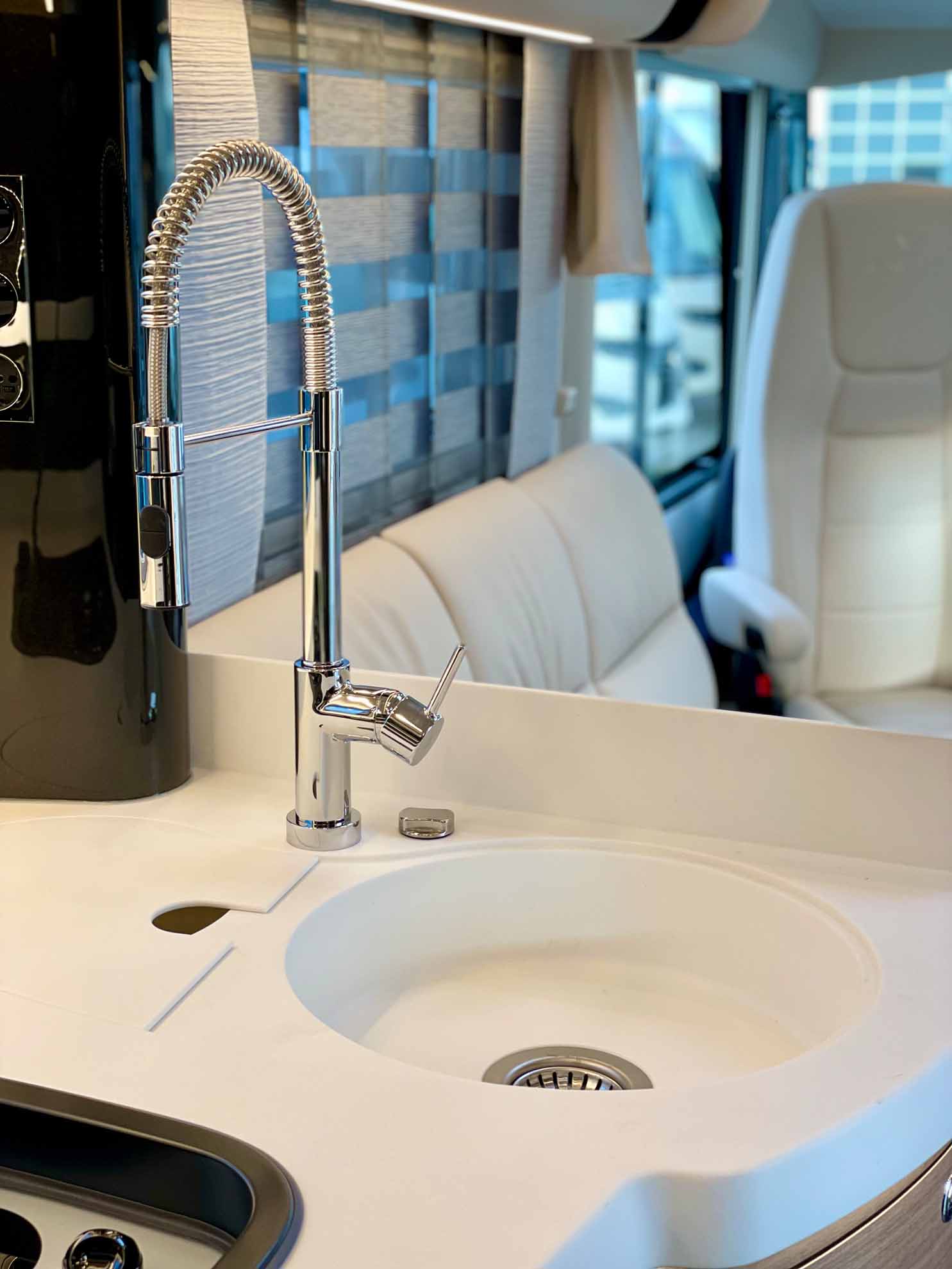 engel-caravaning-mieten-concorde-charisma-860-li-18