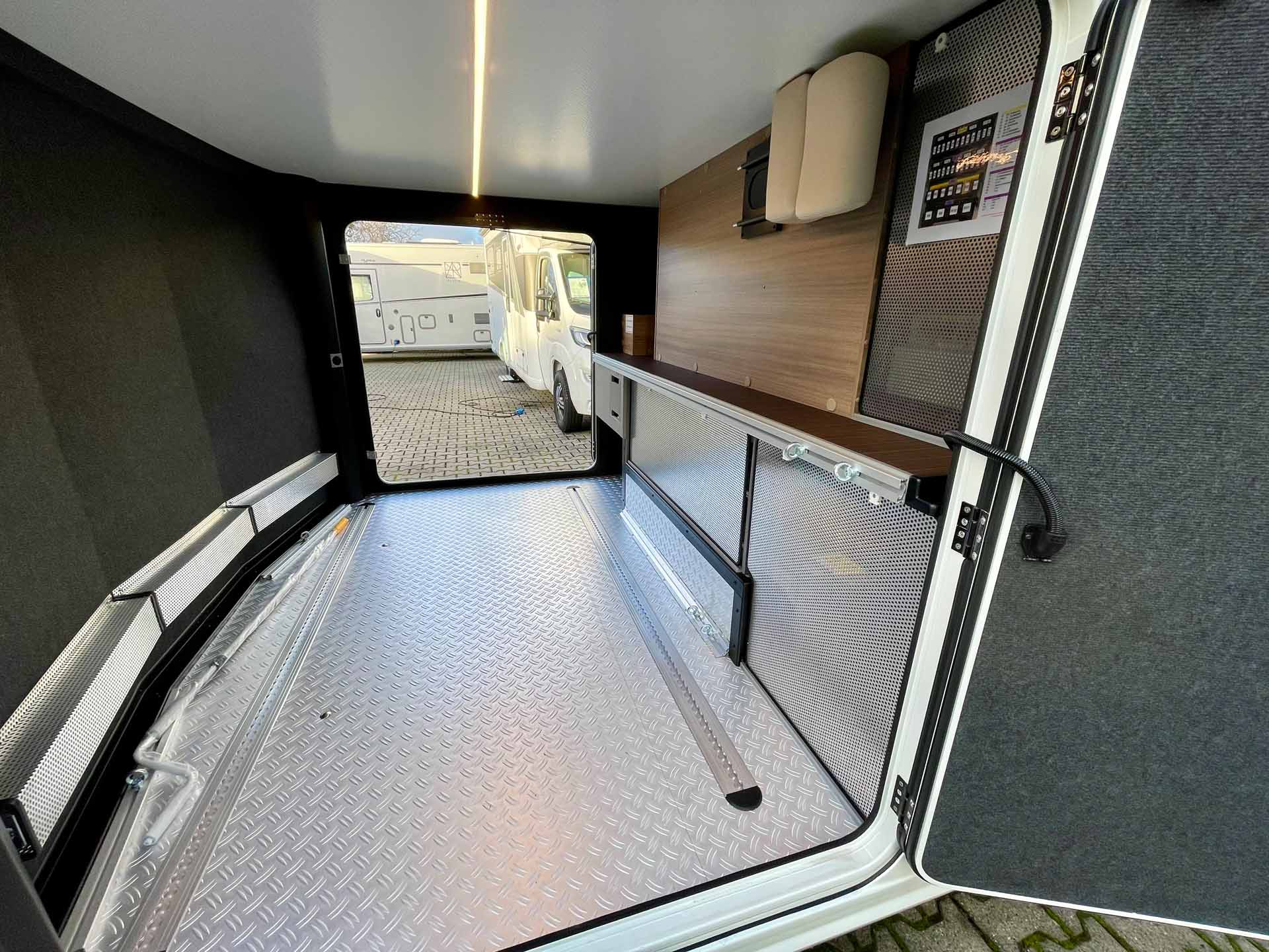 engel-caravaning-mieten-concorde-charisma-860-li-7