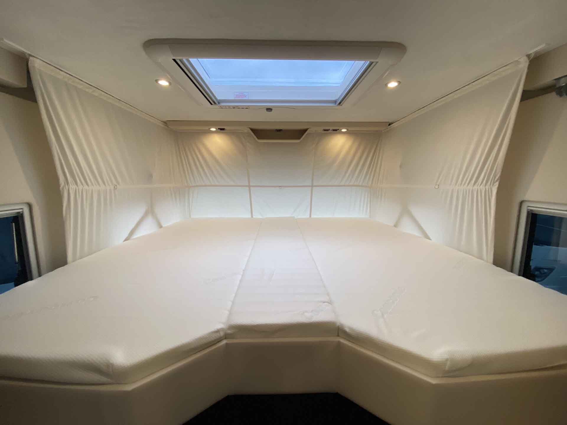 engel-caravaning-wohnmobil-mieten-concorde-carver-890_rrl-22