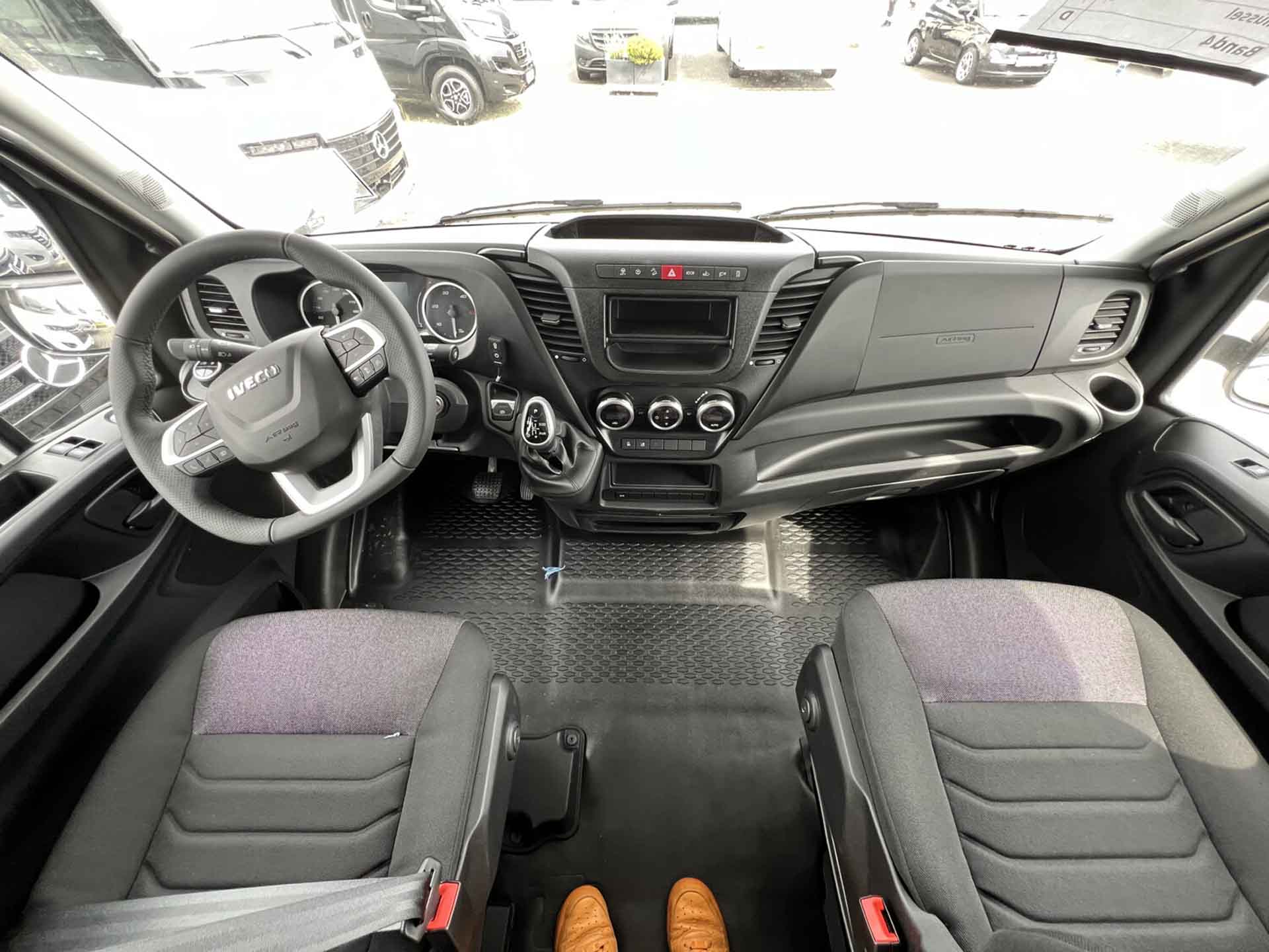 engel-caravaning-wohnmobil-mieten-dethleffs-globetrotter_xxl-a_9000-2_eb-13