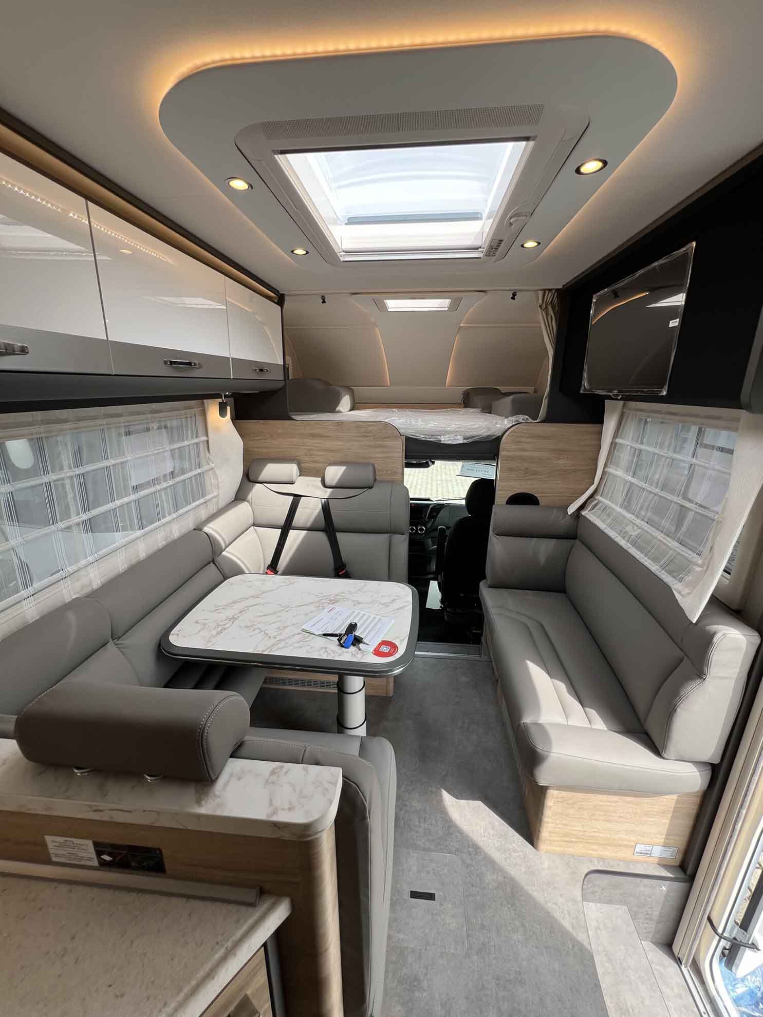 engel-caravaning-wohnmobil-mieten-dethleffs-globetrotter_xxl-a_9000-2_eb-4