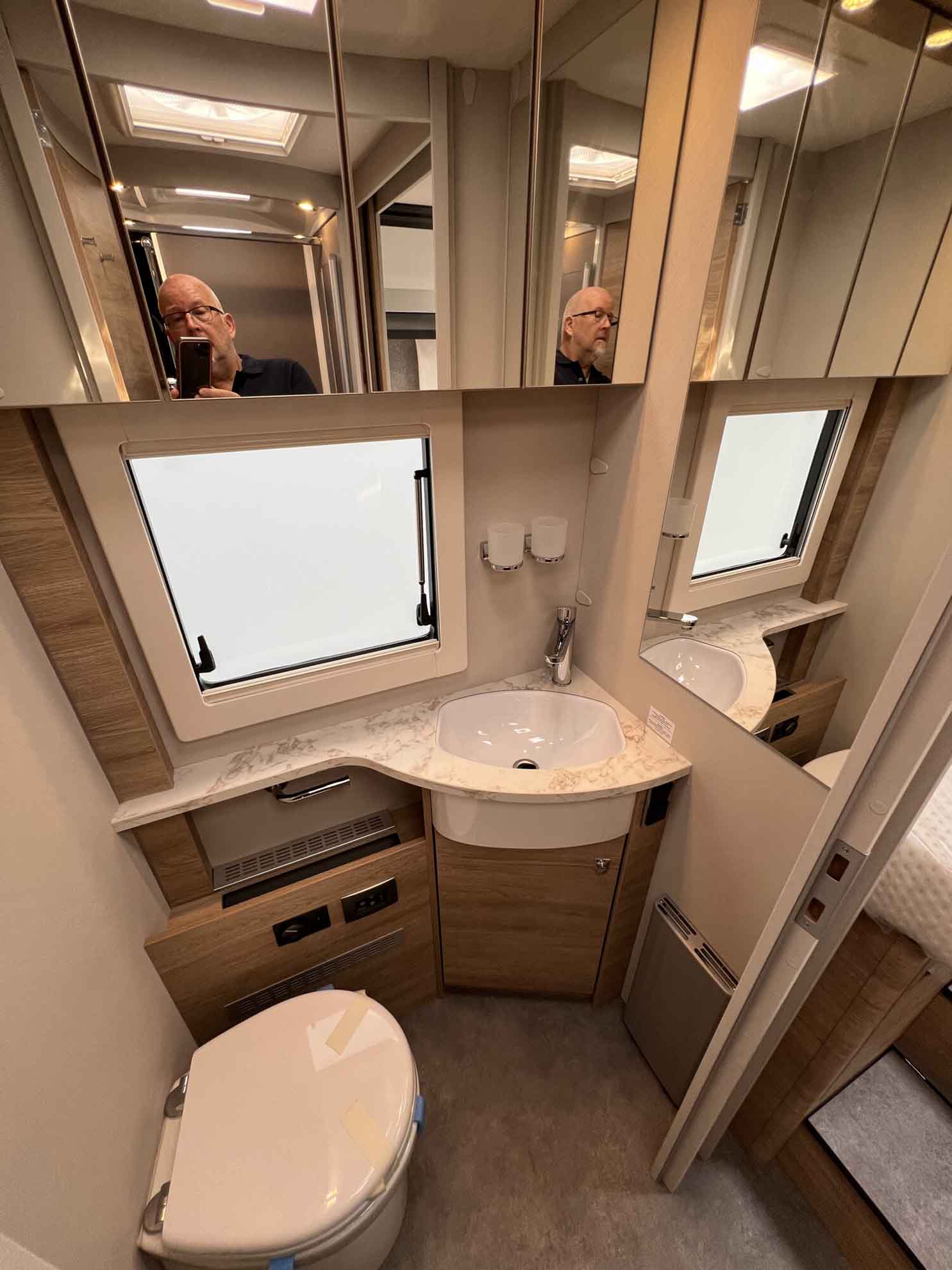 engel-caravaning-wohnmobil-mieten-dethleffs-globetrotter_xxl-a_9000-2_eb-9