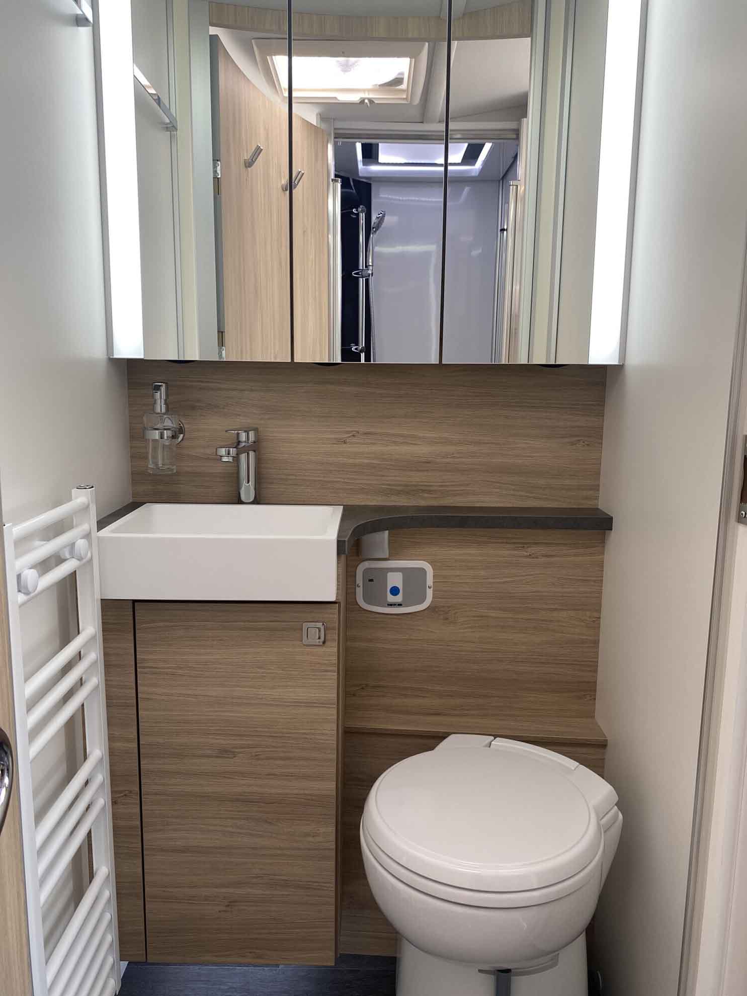 engel-caravaning-wohnmobil-mieten-frankia-f-line-a_740_plus_4,5_t-10