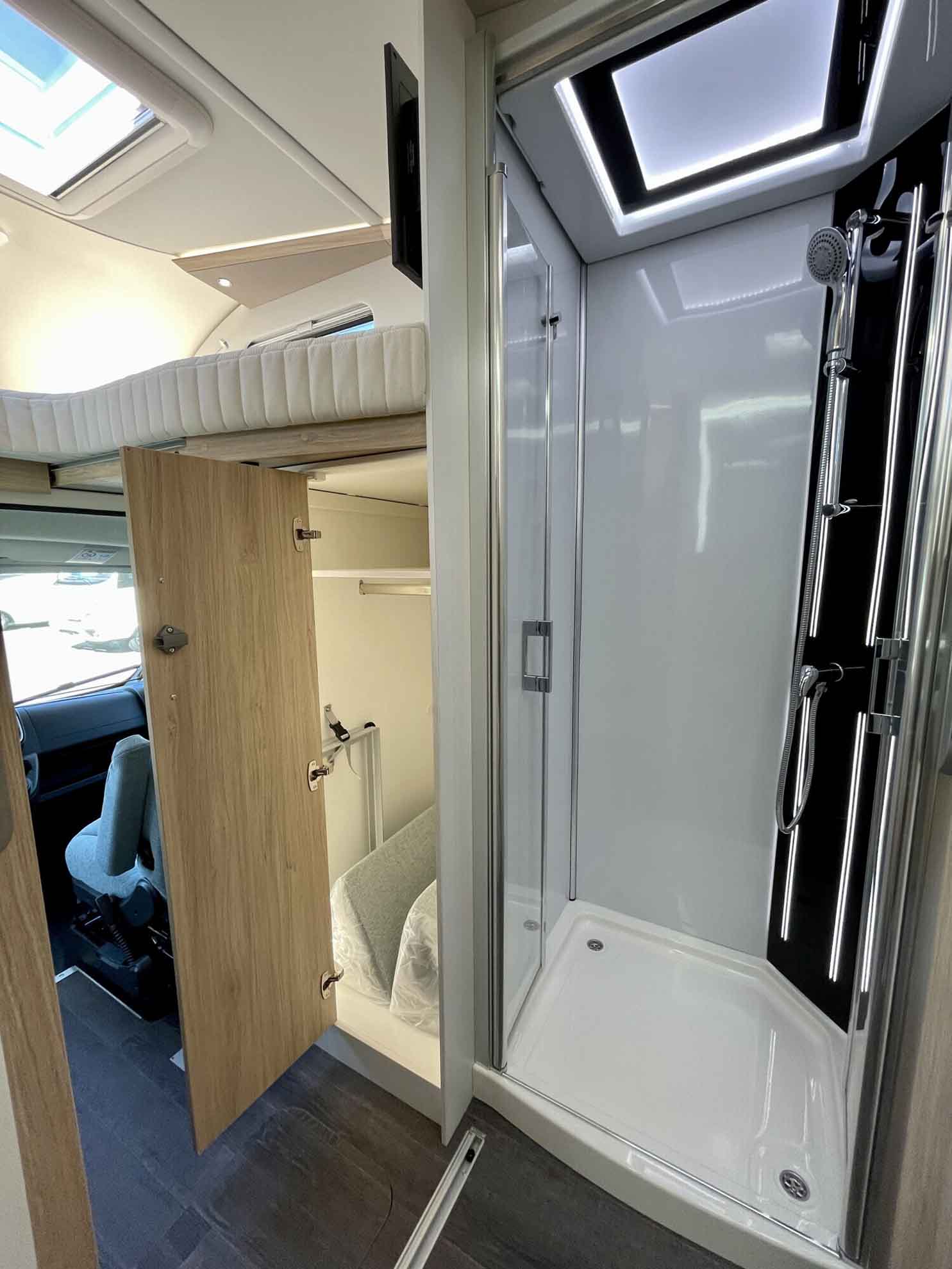 engel-caravaning-wohnmobil-mieten-frankia-f-line-a_740_plus_4,5_t-12