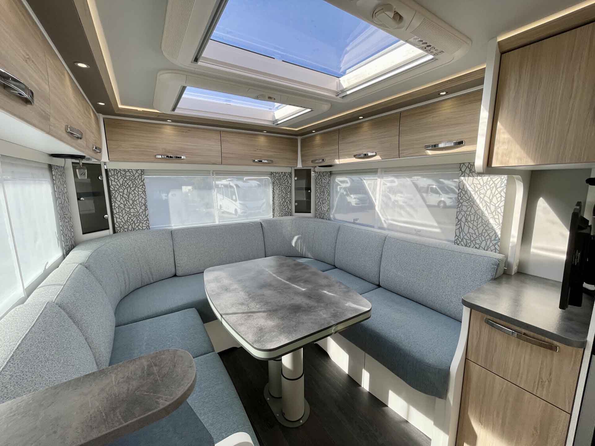 engel-caravaning-wohnmobil-mieten-frankia-f-line-a_740_plus_4,5_t-5