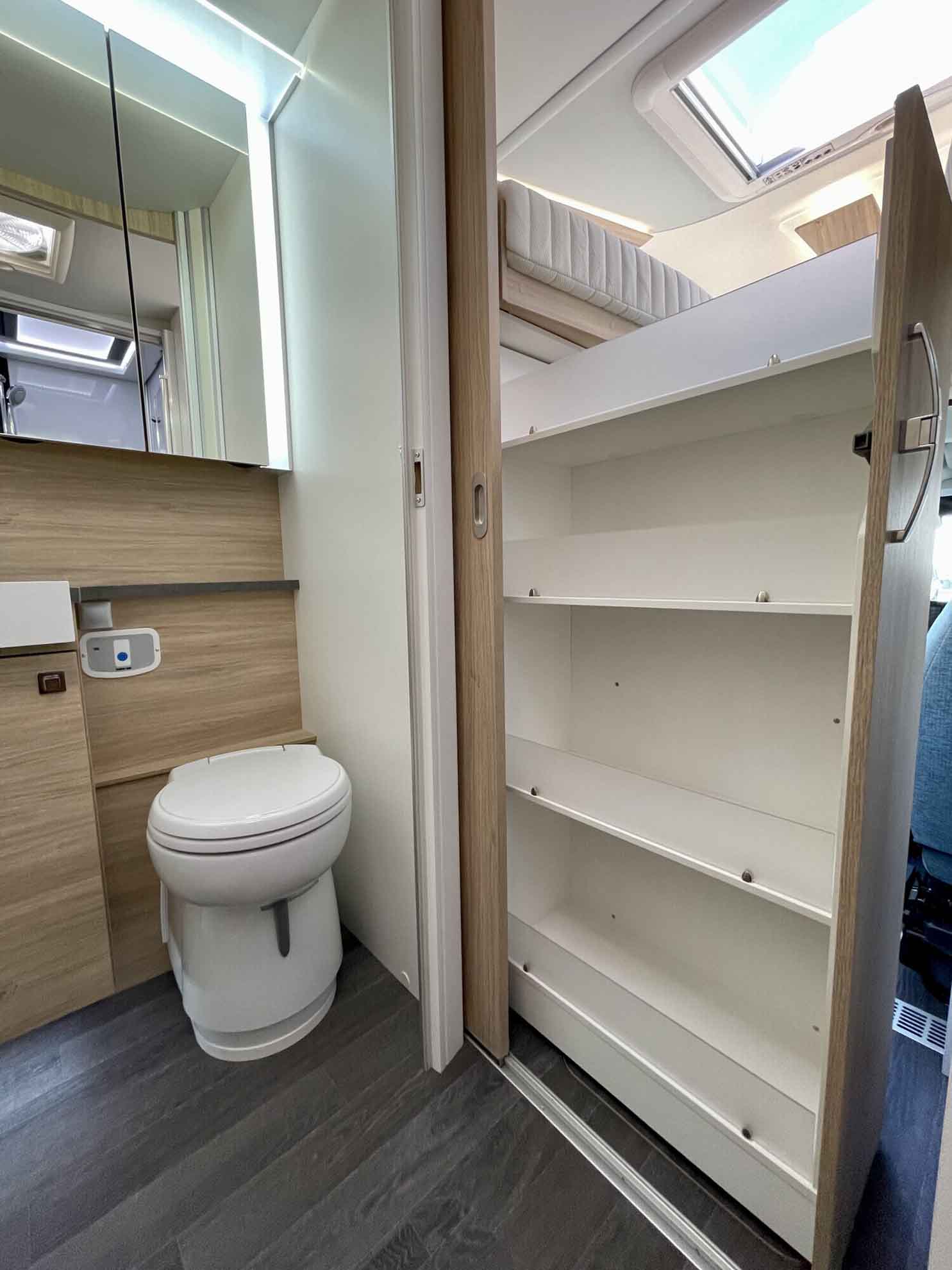 engel-caravaning-wohnmobil-mieten-frankia-f-line-a_740_plus_4,5_t-9