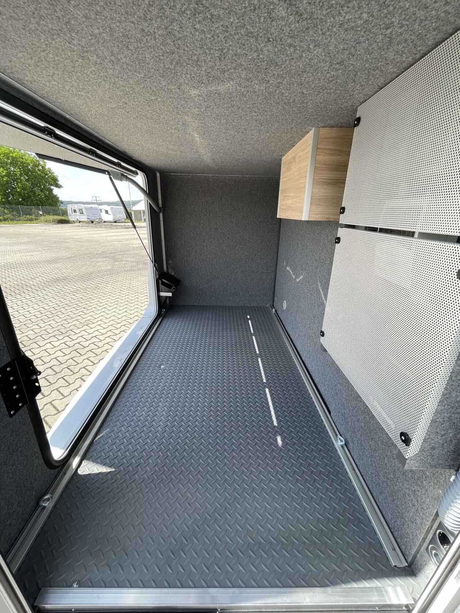 engel-caravaning-wohnmobil-mieten-frankia-neo-mt_7_gdk_blackline-11
