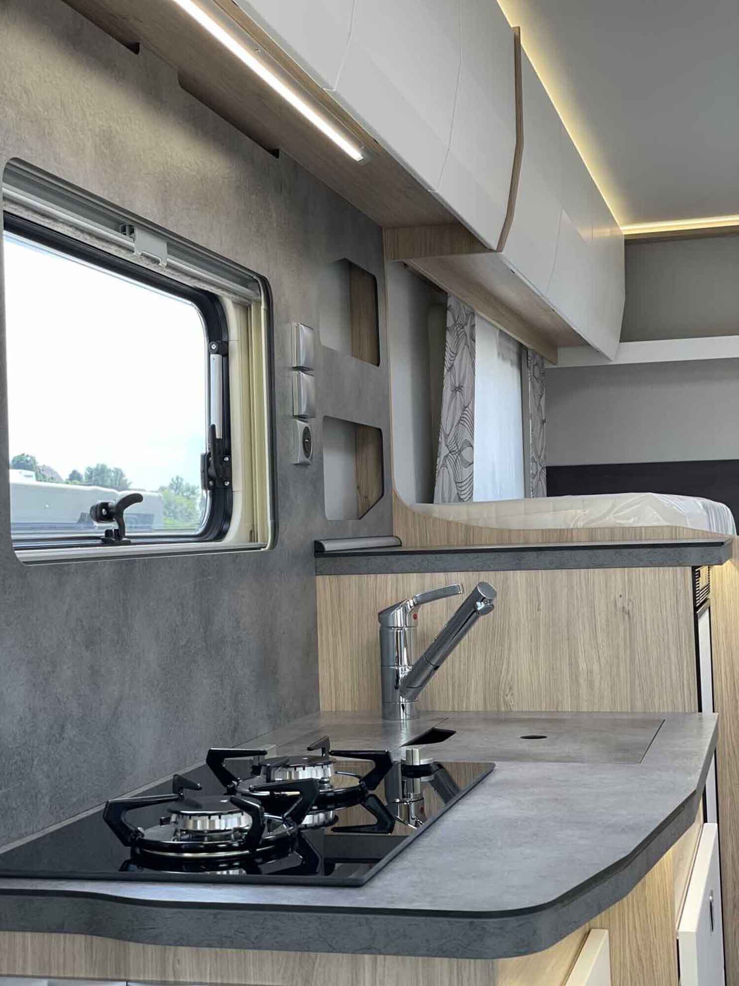 engel-caravaning-wohnmobil-mieten-frankia-neo-mt_7_gdk_blackline-2
