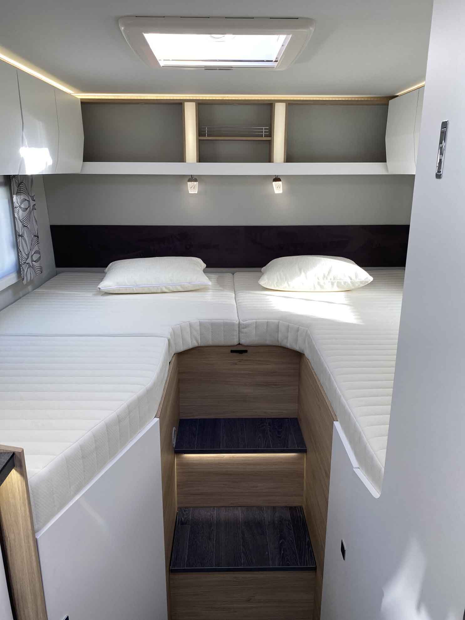 engel-caravaning-wohnmobil-mieten-frankia-neo-mt_7_gdk_blackline-6
