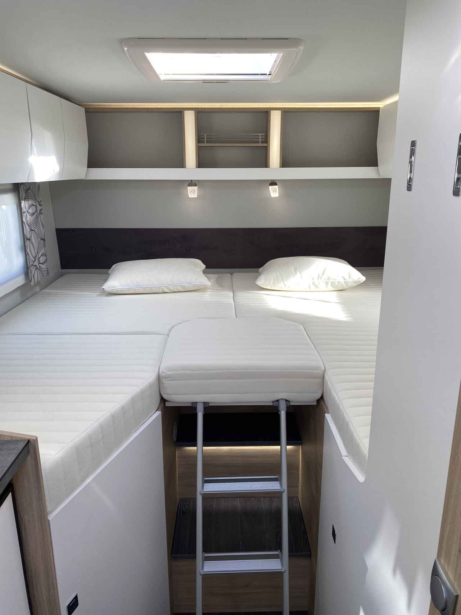 engel-caravaning-wohnmobil-mieten-frankia-neo-mt_7_gdk_blackline-8