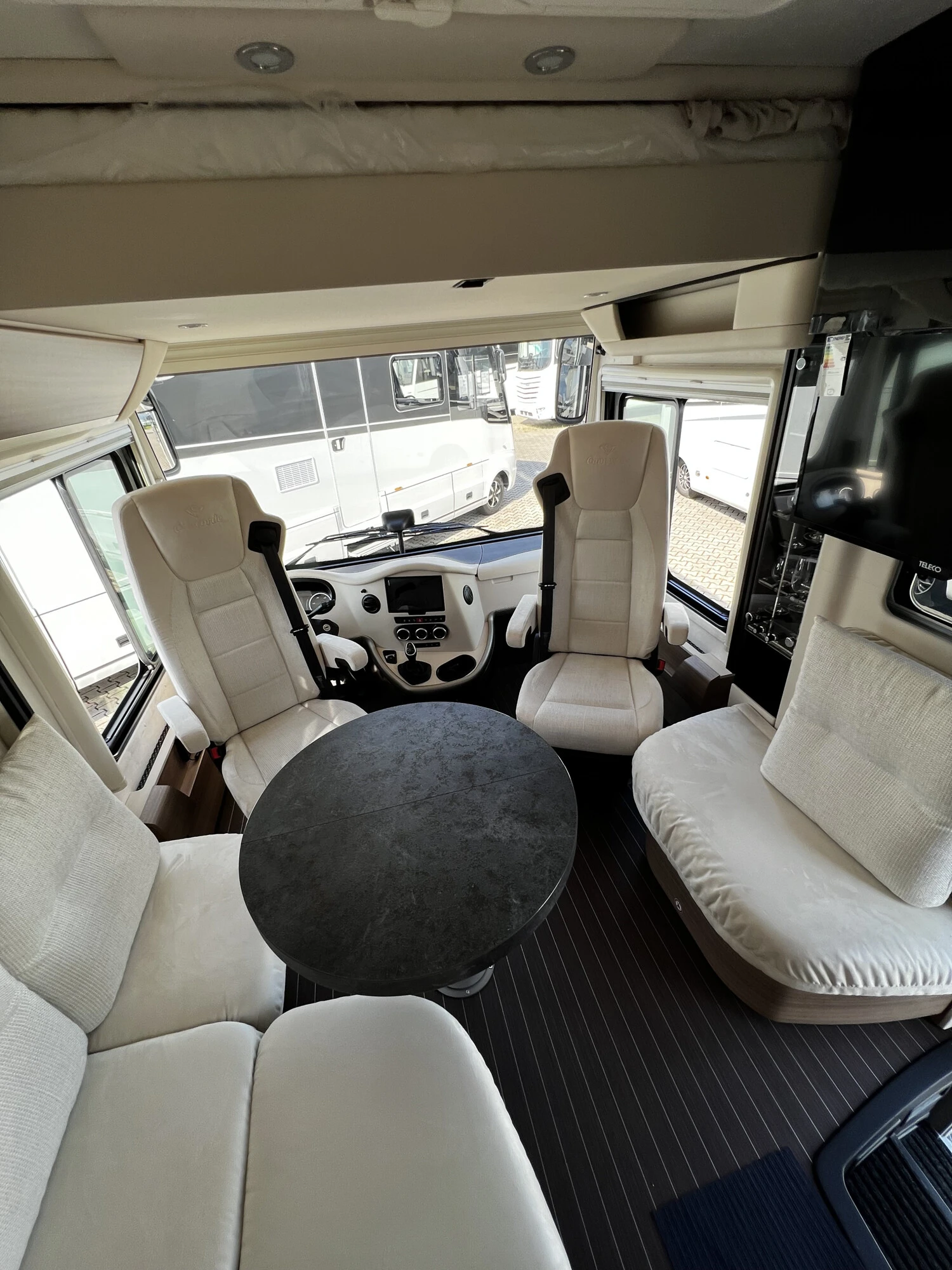 engel-caravaning-wohnmobil-mieten-concorde-credo-790-mi-13