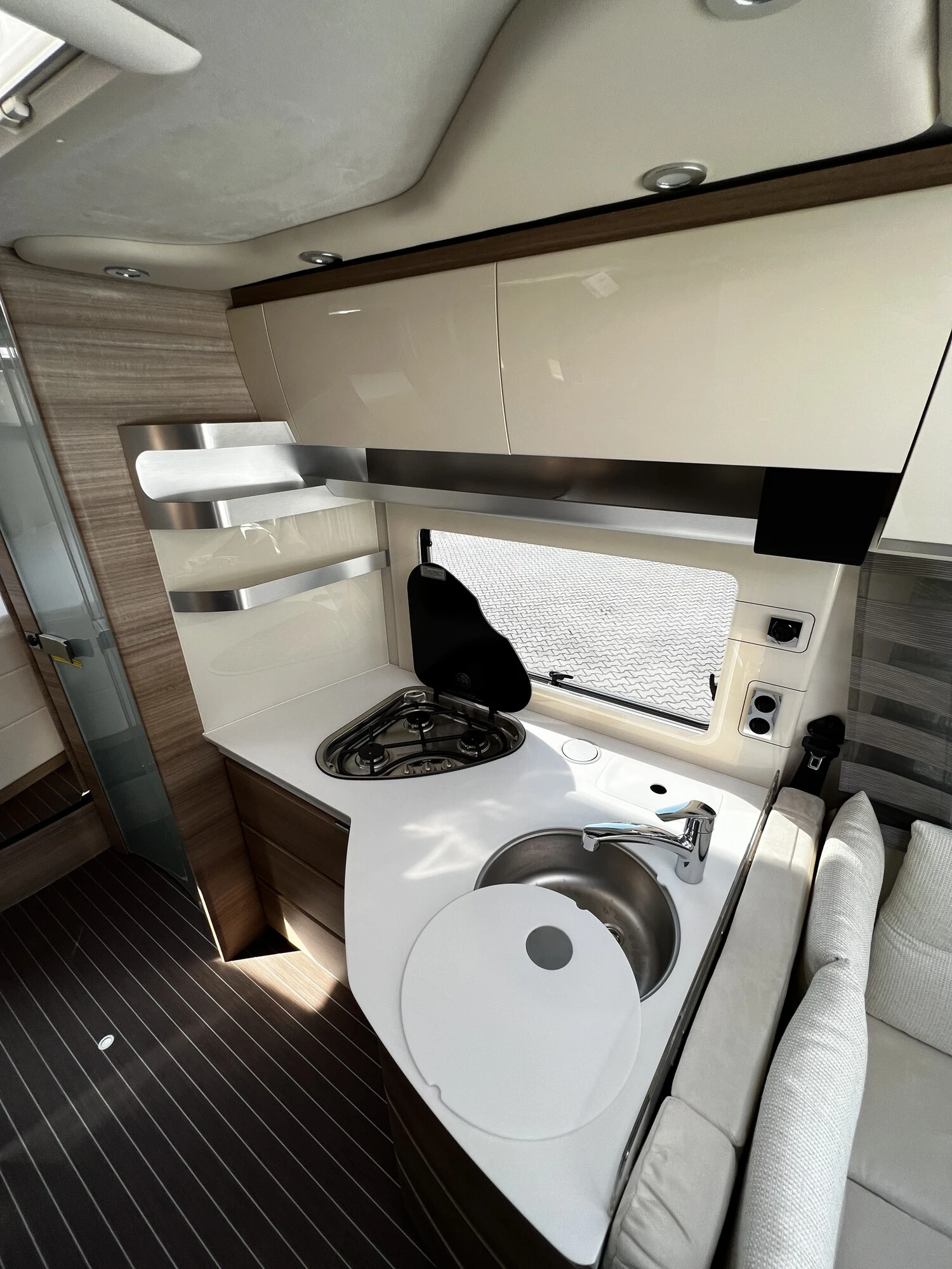 engel-caravaning-wohnmobil-mieten-concorde-credo-790-mi-4